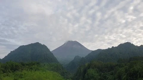 Timelapse of Mount Merapi. Vídeo Stock 236594824