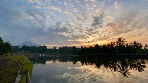 Timelapse of Mount Merapi. Video stock 236594975