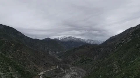 Timelapse of mountain clouds in valley 動画素材 264010675