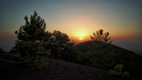 Timelapse mountain landscape of Sicily at sunset from Etna Park Vídeos de archivo 147223374