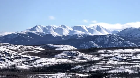 Timelapse of a mountain range under snow Video stock 210397844