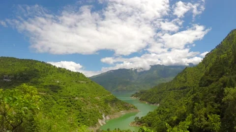 Timelapse on mountain road 動画素材 220414138