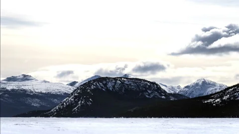 Timelapse of a mountain view at Kusawa Lake Video stock 237745317