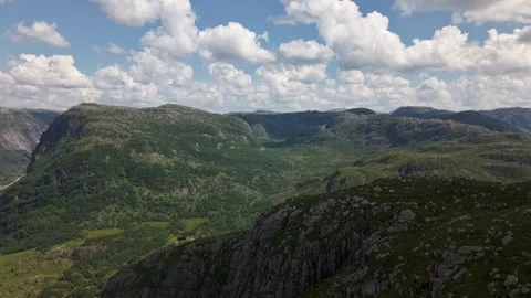 Timelapse mountains with clouds 動画素材 319197059