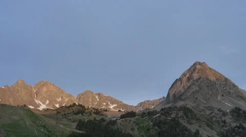 Timelapse mountains at sunset 動画素材 63274287