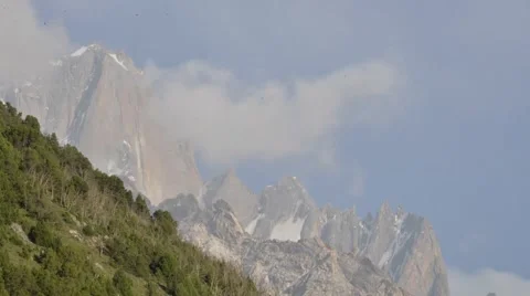 Timelapse. The movement of clouds around the top Stockbeeldmateriaal 68791700