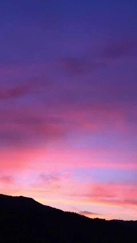 Timelapse of the movement of the sun and clouds at sunset. Blue and red sky. 4K Stock-Footage 336939062