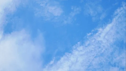 Timelapse of moving beautiful white cloud with blue sky background at day tim Video stock 129944085