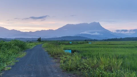 Timelapse Moving cloud over Mount Kinabalu during sunset Video stock 117603892