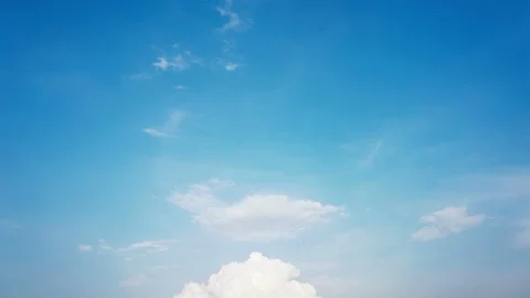 Timelapse of moving clouds and blue sky Stock-Footage 129322290