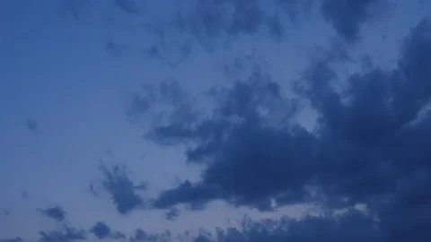 Timelapse of moving clouds as it gets dark 스톡 동영상 98751502