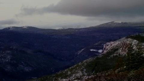 Timelapse of moving clouds over Cascade Mountains 스톡 동영상 83233424