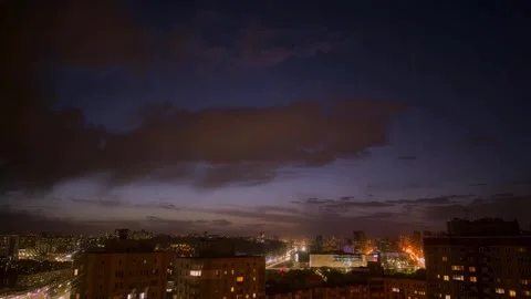 Timelapse of moving clouds over the city from day to night Video stock 333582465