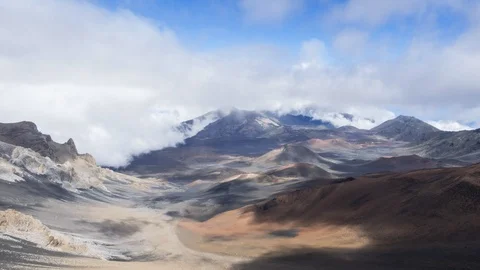 Timelapse - Moving clouds over the Haleakala crater Vídeo Stock 103188329