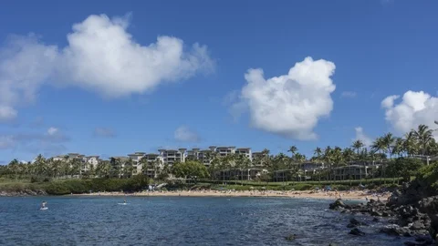 Timelapse - Moving clouds over Kapalua Bay Видео 103243712