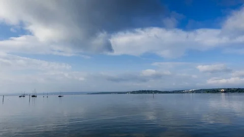 Timelapse - Moving clouds over Lake Constance Vídeo Stock 108833152