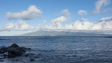Timelapse - Moving clouds over Napili Bay Видео 109080230