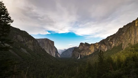 Timelapse of moving clouds over Yosemite Valley at sunset in California Stock Footage 260404144