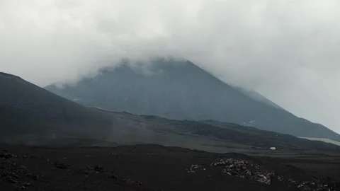 Timelapse Moving Clouds Shadows 4x4 Buses South-east Etna Volcano Sicily  Vídeos de archivo 155373379