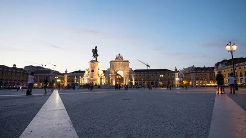 Timelapse of moving people at Commerce Square (Parça do commercio) with the Video stock 85384847