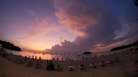 Timelapse of moving twilight cloudy sky background after sunset at seaside, t Vidéo 99460946