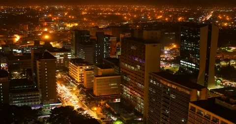 Timelapse Nairobi skyline on a cloudy night. Kenya, Africa. Vídeo Stock 81587103