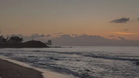 Timelapse nascer do do sol no farol da barra em Salvador 動画素材 169152312