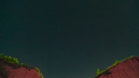 Timelapse of Night Dark Sky with Lots of Bright Stars and Constellation over the Vídeo Stock 166754875