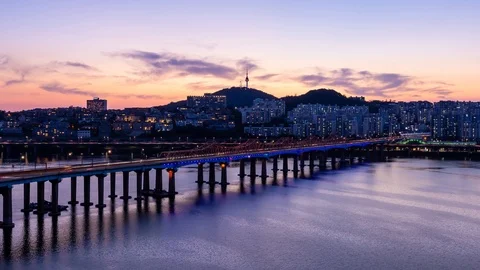 Timelapse Night view of Dongho bridge in Seoul, South Korea. Video stock 114251785