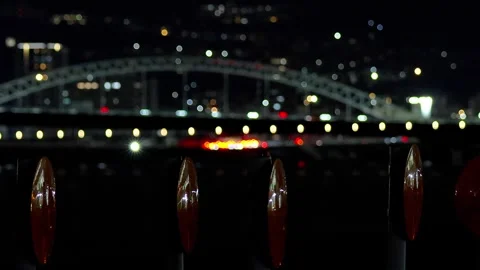 Timelapse Night View of Traffic on Arch Bridge with Orange Reflectors4K 库存影片 346079252