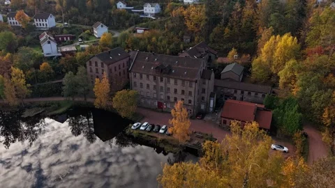 Timelapse-old factory clouds in pond 動画素材 319198729