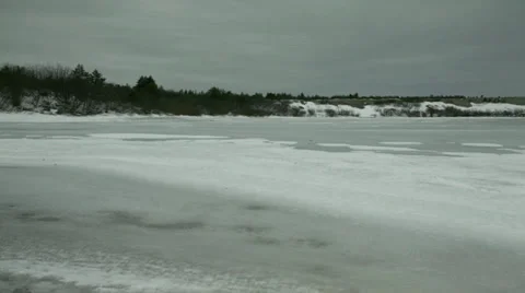 Timelapse oof clouds over frozen lake near the Hudson Bay in Canada Vídeo Stock 31118108
