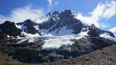 Timelapse over mountain range near El Chaltén, Argentina 스톡 동영상 131471902