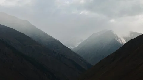 Timelapse of overcast cloouds over himalayan peaks Stock Footage 330440111
