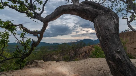 Timelapse of Pai Canyon mountain ranges underneath cover of overhanging branch Stock Footage 109142702