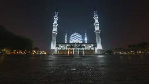 Timelapse PanRight, Sultan Salahuddin Abdul Aziz Shah or The Blue Mosque 스톡 동영상 106799964
