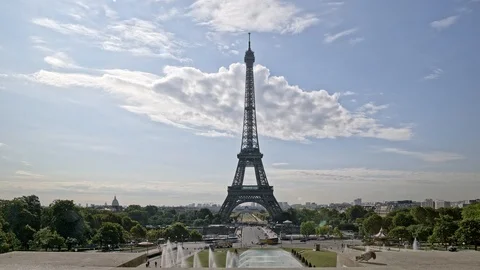 Timelapse of Paris Eiffel Tower at daylight in the summer day. PARIS, FRANCE - Video stock 104570834