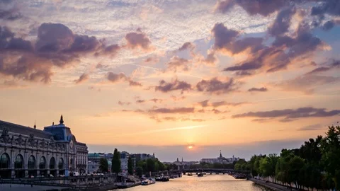 Timelapse of Paris at night, view of Orsay museum and Seine river, Video stock 100110343