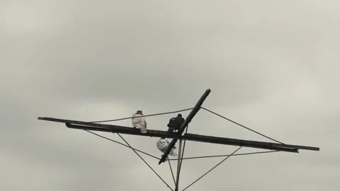 Timelapse of passing clouds over three pigeons sitting on an antenna 스톡 동영상 220637885