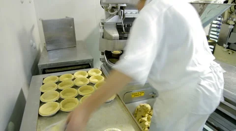 Timelapse of pastry bases being made at a commercial bakery Video stock 1076673