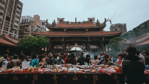 Timelapse of people moving through Longshan Temple at New Year Festival Stock Footage 104075862