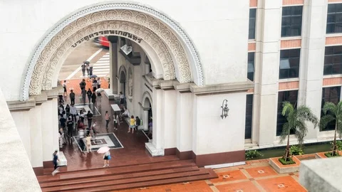 Timelapse of People rush through gate in Assumption University on rainy day Stock-Footage 111164471