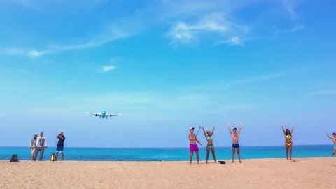 Timelapse of people taking shots on the beach. The group of people taking s.. 動画素材 73353789
