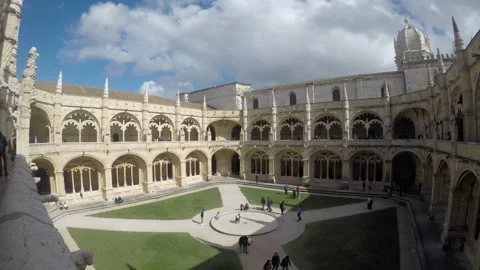 Timelapse of people visiting the Jerónimos Monastery in Lisbon, Portugal Vídeos de archivo 149451598