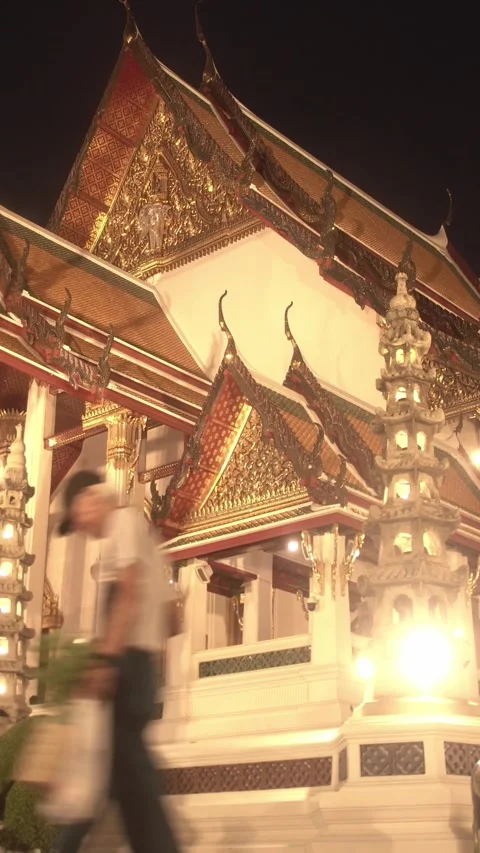 Timelapse of people walking around a Buddhist temple. Stock Footage 336706732