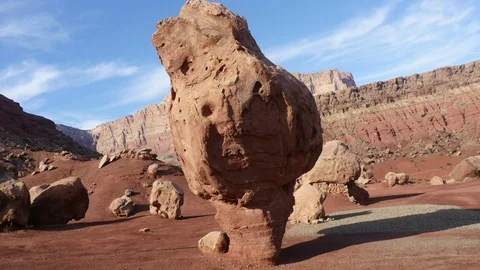 Timelapse of people walking around large stones, at a red desert , that loo.. Stockbeeldmateriaal 71663433
