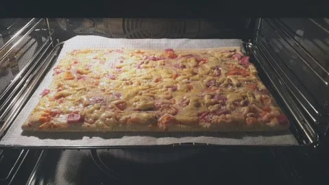 Timelapse of a pizza in the oven Stock Footage 298274162