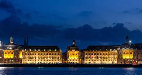 Timelapse place de la bourse jour nuit bordeaux 4K Stockbeeldmateriaal 110697293