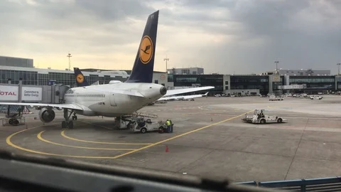 Timelapse of a plane being prepared for takeoff at Cologne Airport. Stock Footage 94037455