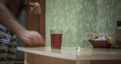 Timelapse of the process of pouring boiling water and preparing delicious tea Stock-Footage 129594477